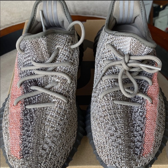 Yeezy Boost 350 - Picture 1 of 4